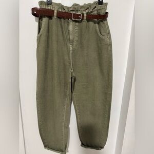 Zara , brand new pants ( Size 8) with belt